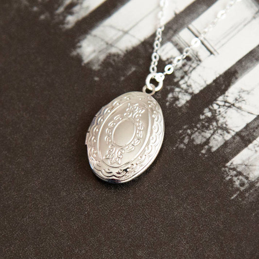 Vintage Medium Silver Oval Locket Necklace