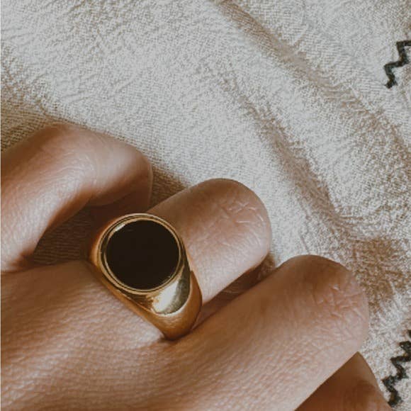 Maiza Signet Ring: 6