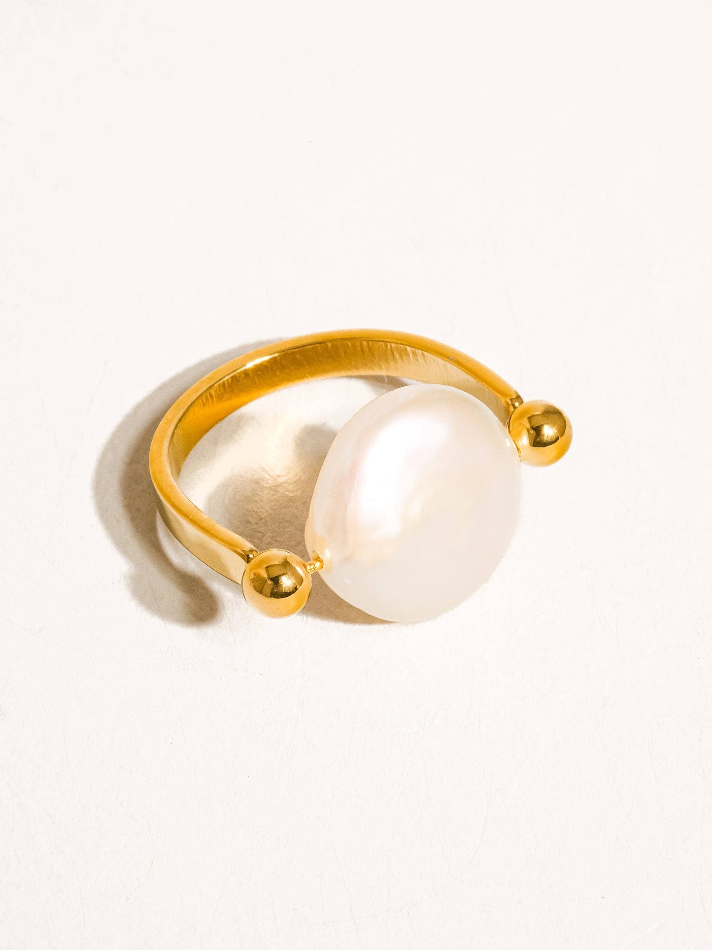 Déodat gold baroque pearl ring