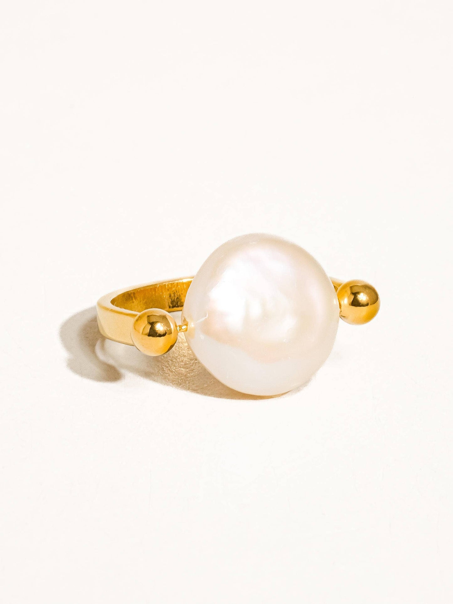 Déodat gold baroque pearl ring