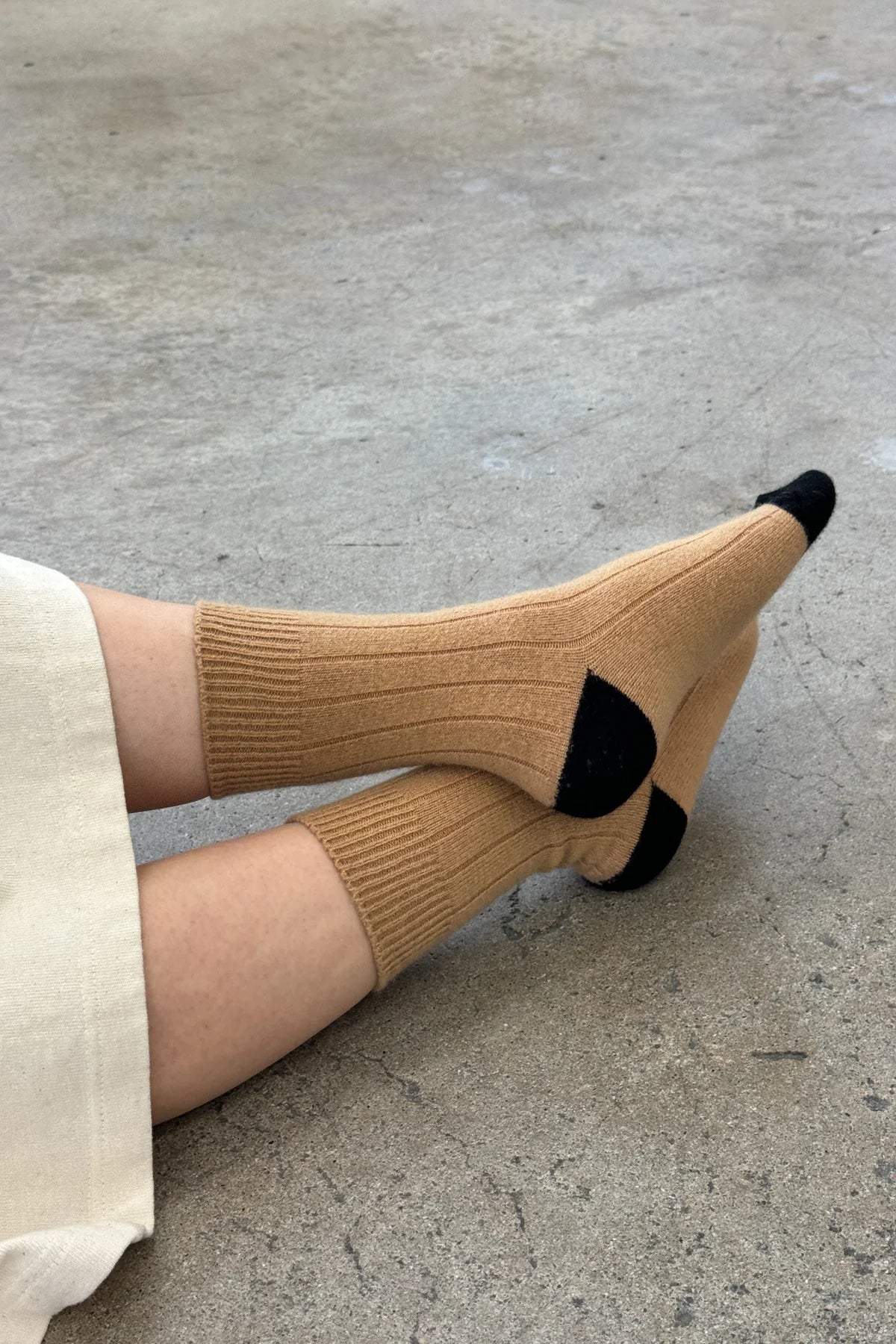 Le Bon Shoppe cashmere socks - camel & black